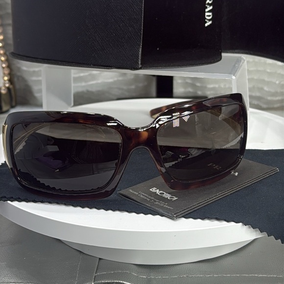 (Z6) PRADA Vintage Sunglasses
SPR 01H 2AU-5G1 main image 14